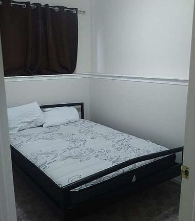 4th image of 10436B 102nd Ave