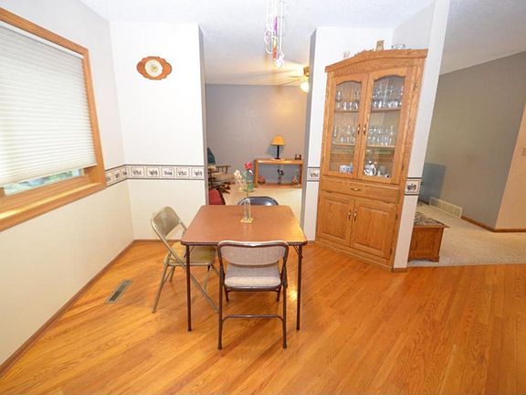 5th image of 305 2nd St N