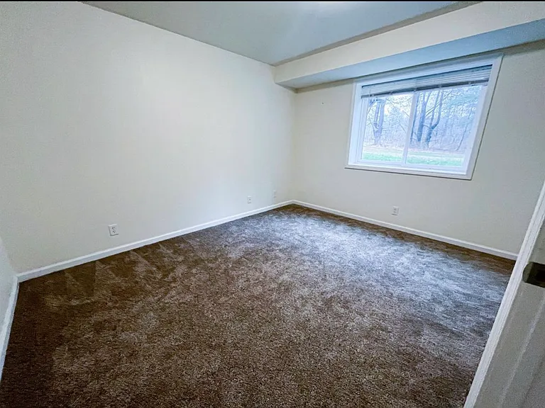 392 Troy Rd #1 — Photo 15