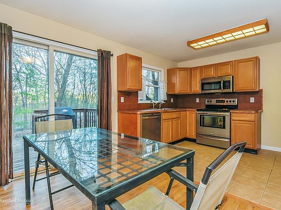 4th image of 62 Elizabeth Dr