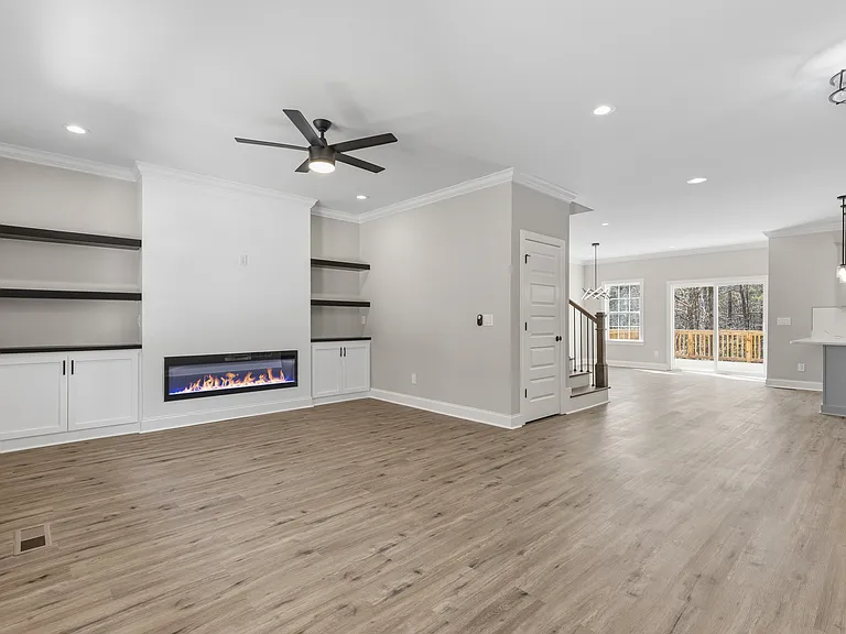 938 McLamb Dr — Photo 5