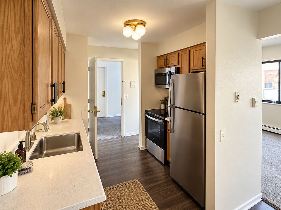1st image of 916 S Byrne Rd APT 5