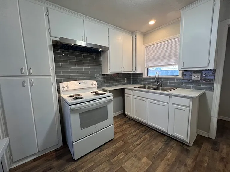 910 S La Salle Dr — Photo 4