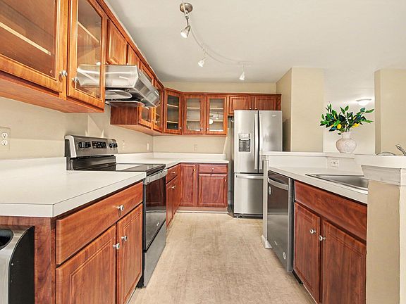 2nd image of 2737 Barclay Way