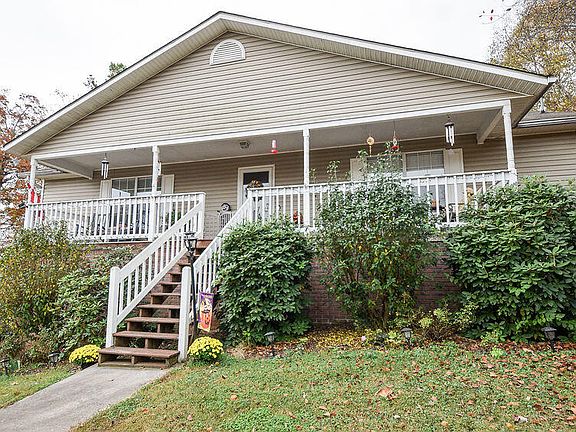 2nd image of 423 Fairhill Dr NE