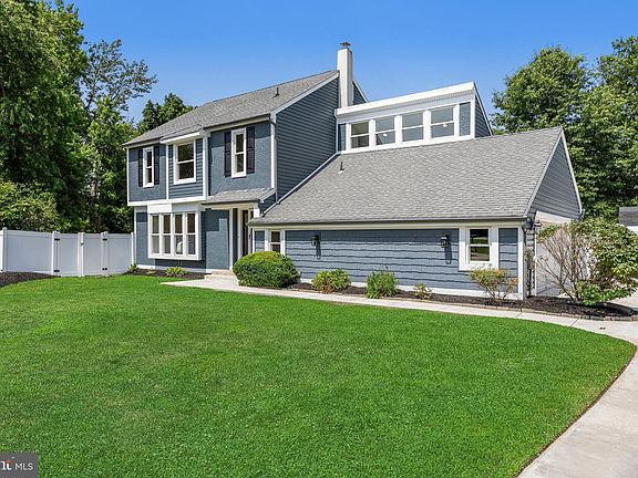 3rd image of 20 Rose Ct