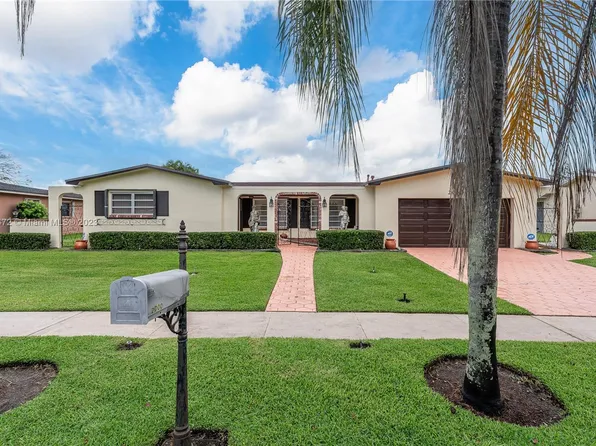 2000 NW 113th Ave, Pembroke Pines, FL 33026