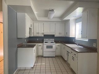 4th image of 365 Cliff Dr APT 1