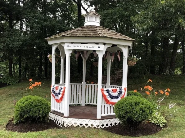 8 Round House Rd #8, Buzzards Bay, MA 02532