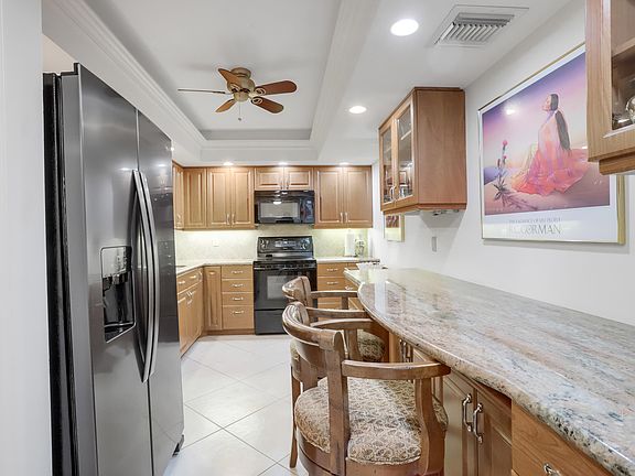 5th image of 565 Oaks Lane #407