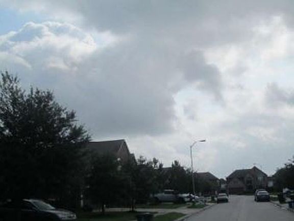 Exterior Neighborhood (street photo)