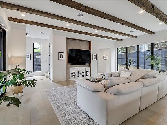 3rd image of 1402 Drake Ave