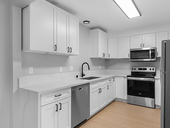 4th image of 150 E La Verne Ave #4