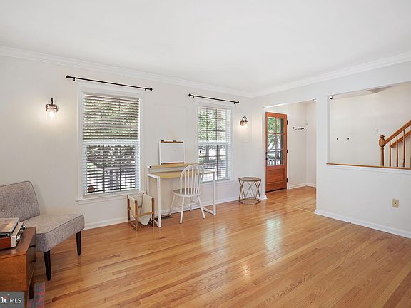 4th image of 410 Samanthas Ct