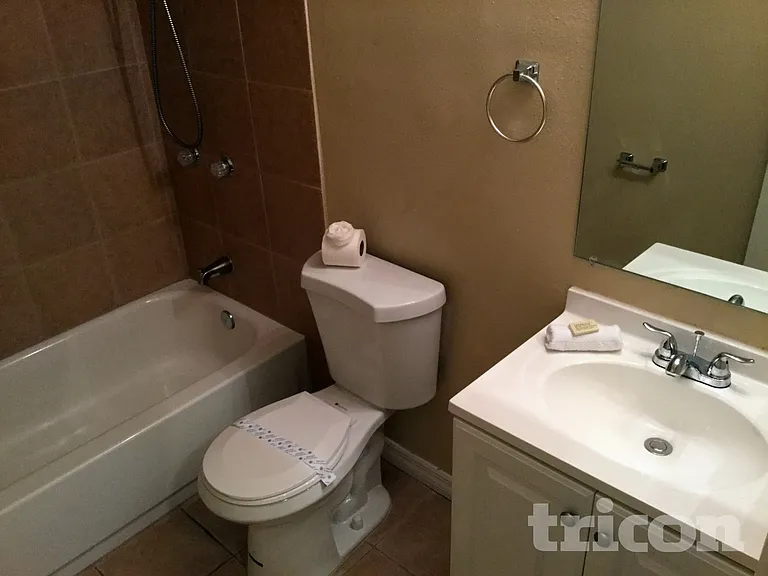 2025 Helm Ln — Photo 7
