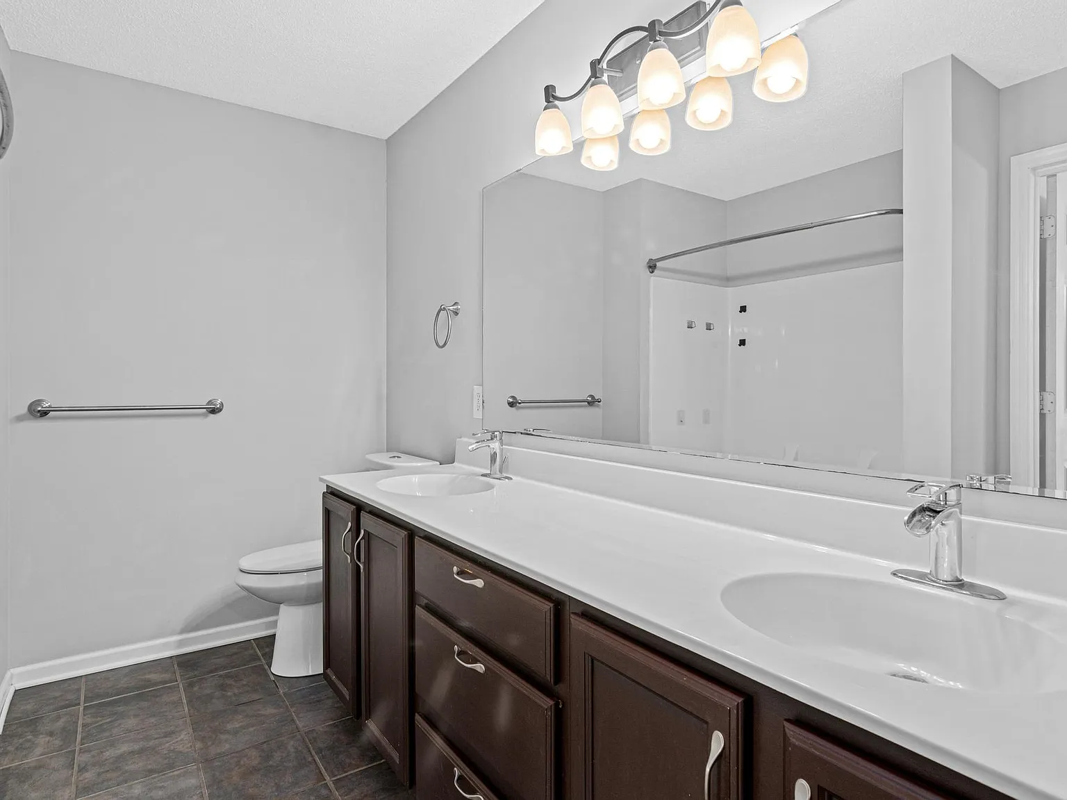 3 bed, 1939 sqft, $2,400 — Photo 4