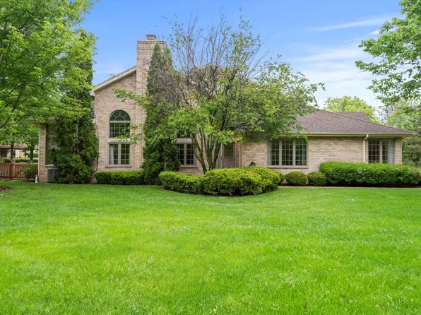 16 Pine Needles Dr, Lemont, IL 60439
