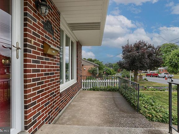 4th image of 231 W Elm St