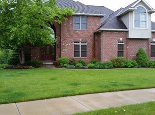 701 Pennock Cir, Crown Point, IN 46307