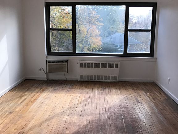 3rd image of 15 Hill Park Ave APT 3M