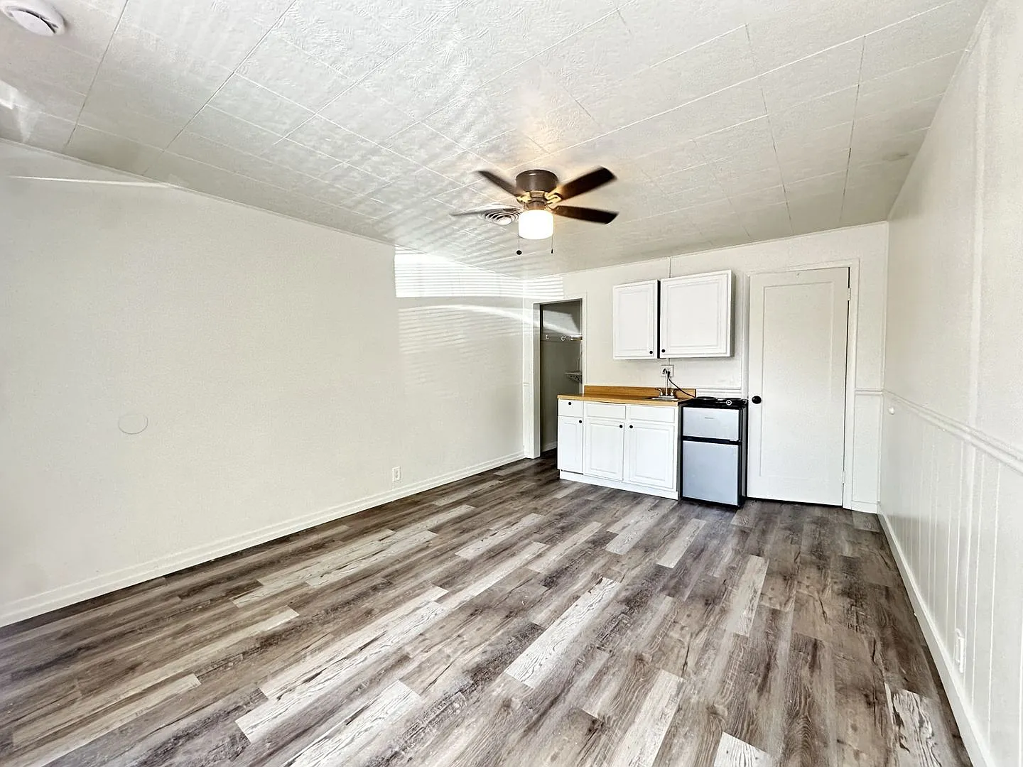 Studio, 1.0 bath, $879 — Photo 2