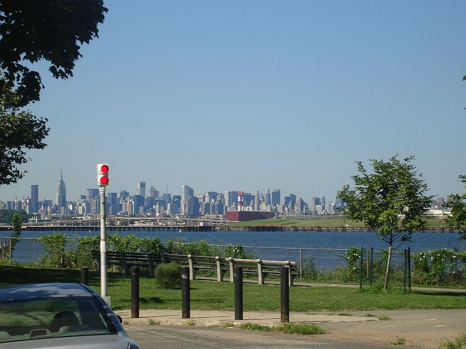 Manhattan Skyline Waterview
