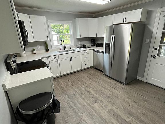 4th image of 5713 White Oak Dr