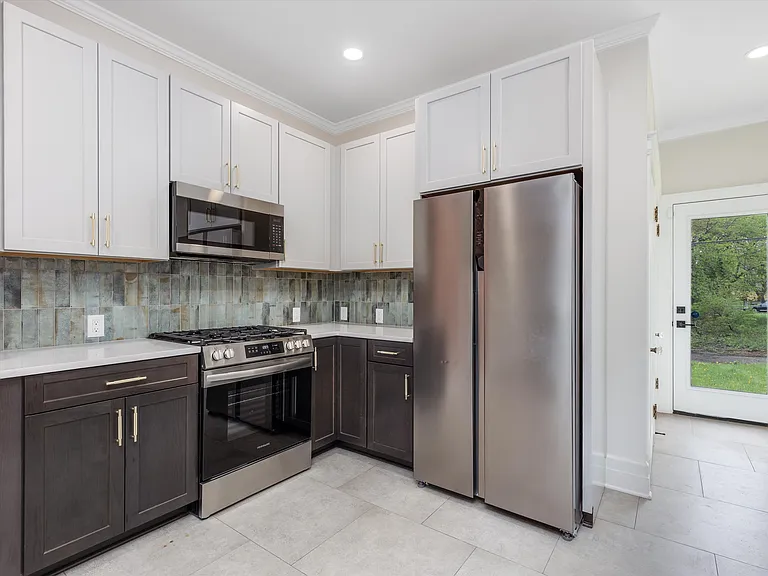 719 Gladstone Ave — Photo 7