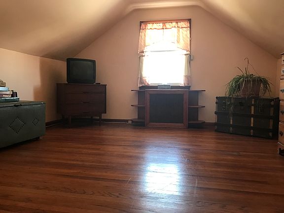 2nd image of 139 Crystal St