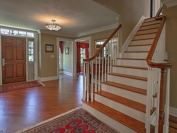 5th image of 60 Peachcroft Dr
