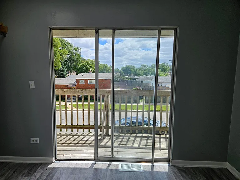 9258 S Parnell Ave — Photo 6