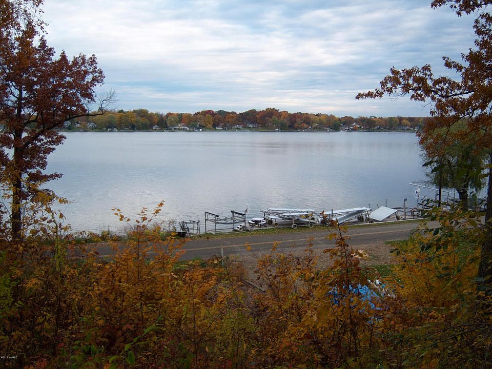 1st image of 16366 Donnell Lake St