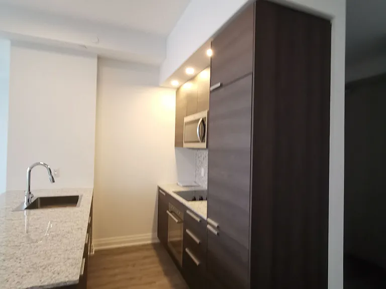 75 Canterbury Pl #Penthouse 605 — Photo 3
