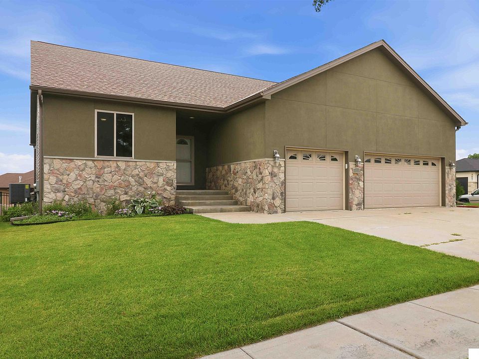 1st image of 2727 Shadowbrook Dr