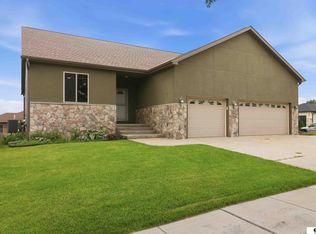 2727 Shadowbrook Dr, Lincoln, NE 68516