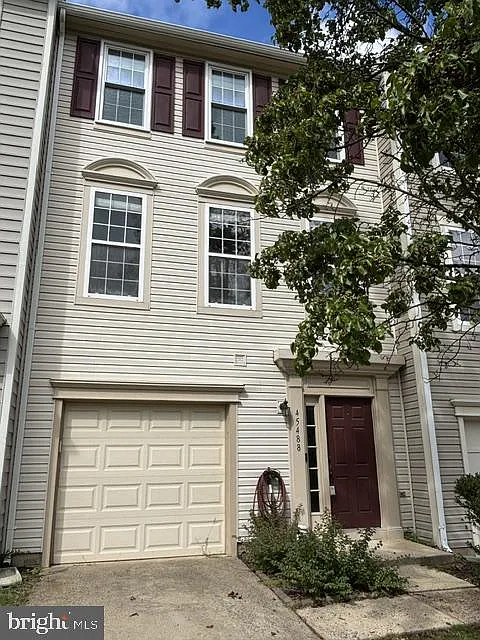 3 bed, 2.5 bath, 2071 sqft, $2,999 — Photo 2