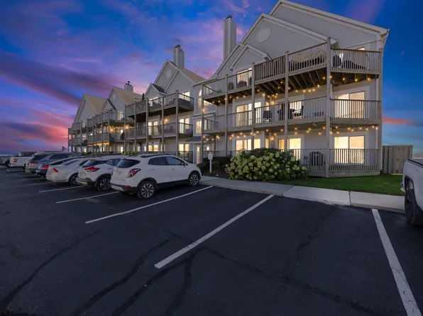 37530 Jefferson Ave APT 303, Harrison Township, MI 48045