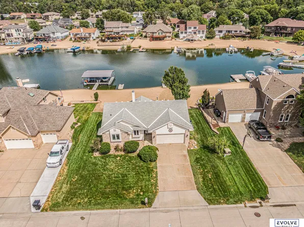 7904 Kona Cir, Papillion, NE 68046