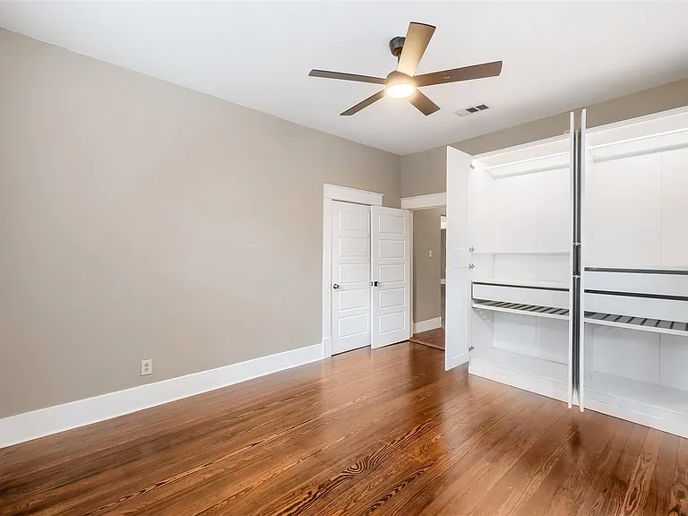 4308 Avenue G — Photo 9
