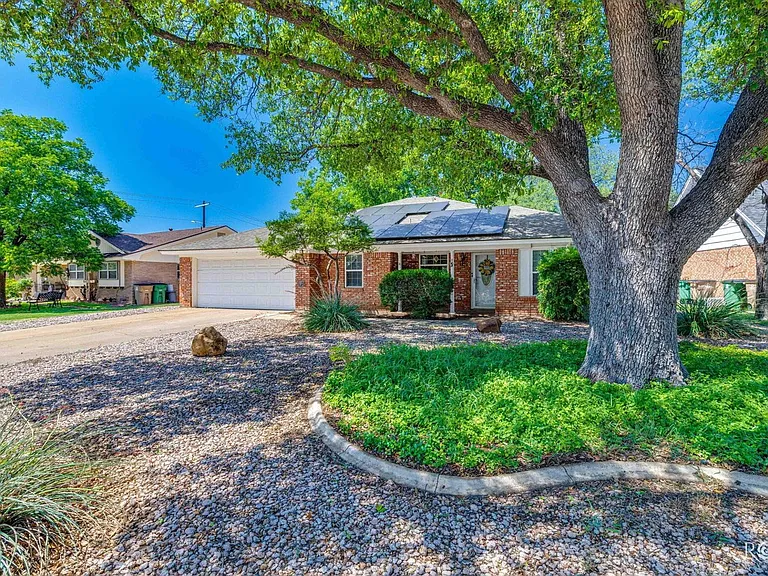 3108 Oak Forest Dr — Photo 4