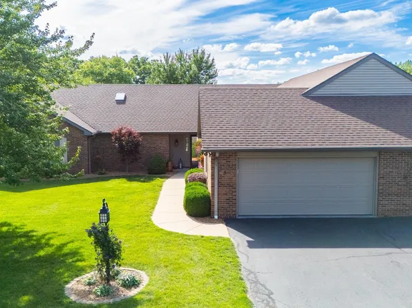 3 Valley High Ests, Pekin, IL 61554
