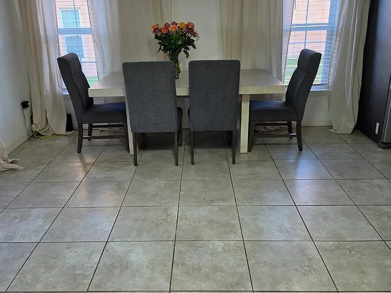 Merlot Sienna Ave — Photo 2