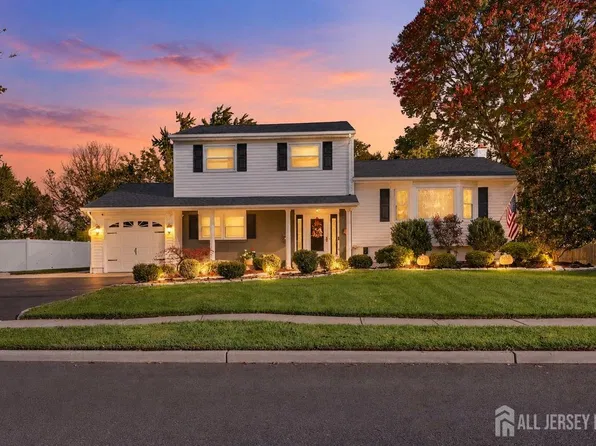 6 Teton Pl, Old Bridge, NJ 08857
