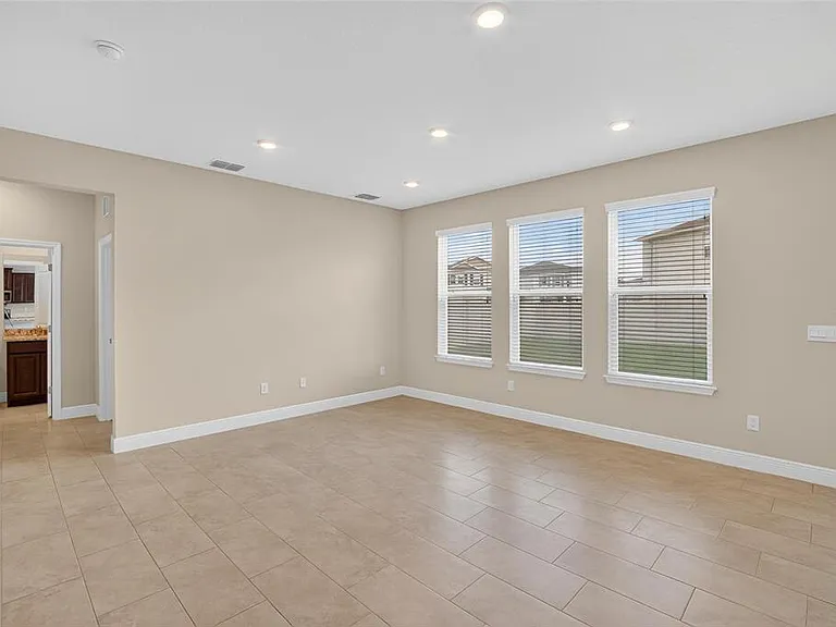 2546 Warren Acres Blvd — Photo 18