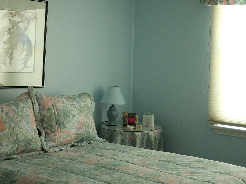 1st image of 266 Sagewood Ter