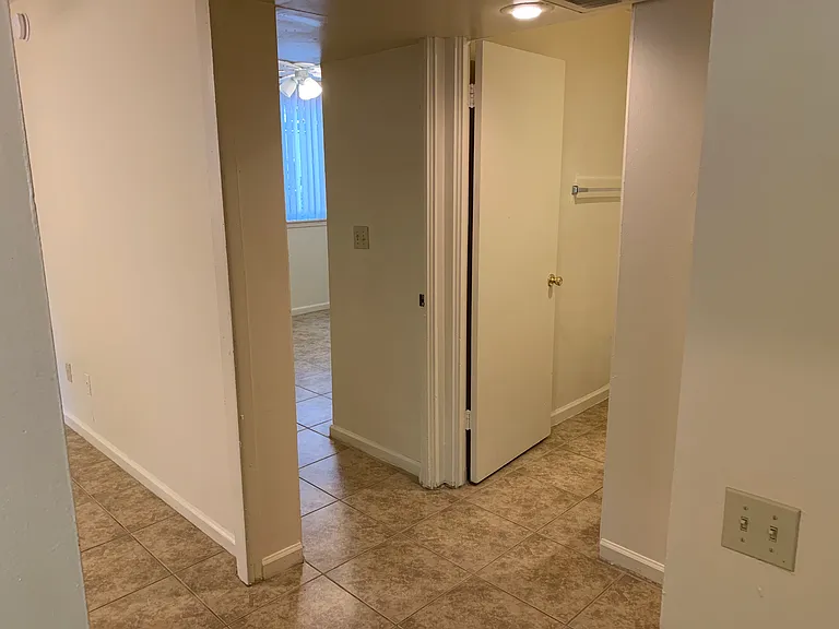 Greenwood Apartments — Photo 36