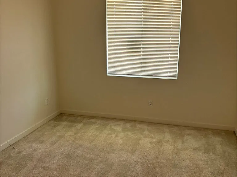 2565 E Embry Ln — Photo 21