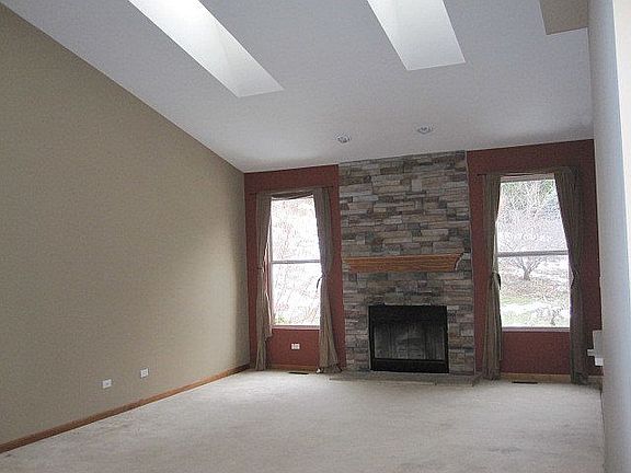 3rd image of 530 Park View Cir