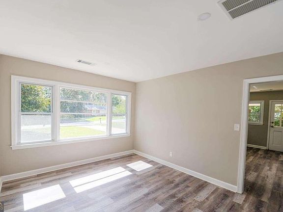 5th image of 390 Georgia Ave