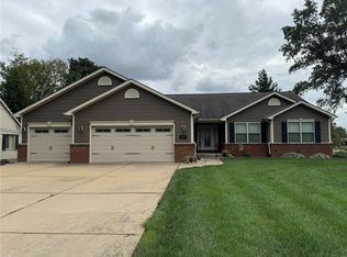 418 Sycamore Dr, Waterloo, IL 62298